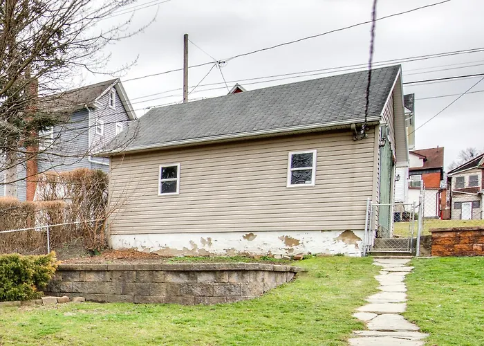Family-Friendly Altoona Abode W/ Spacious Patio!