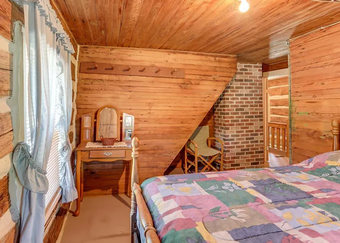 5 Mi To State Parks: Penfield Cabin W/ Fire Pit!