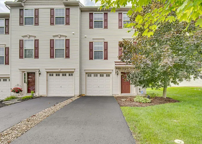 Charming Bellefonte Townhome Near Penn State!